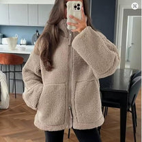 Women&#39;s Oversized Wool Jacket With Stand-Up Collar