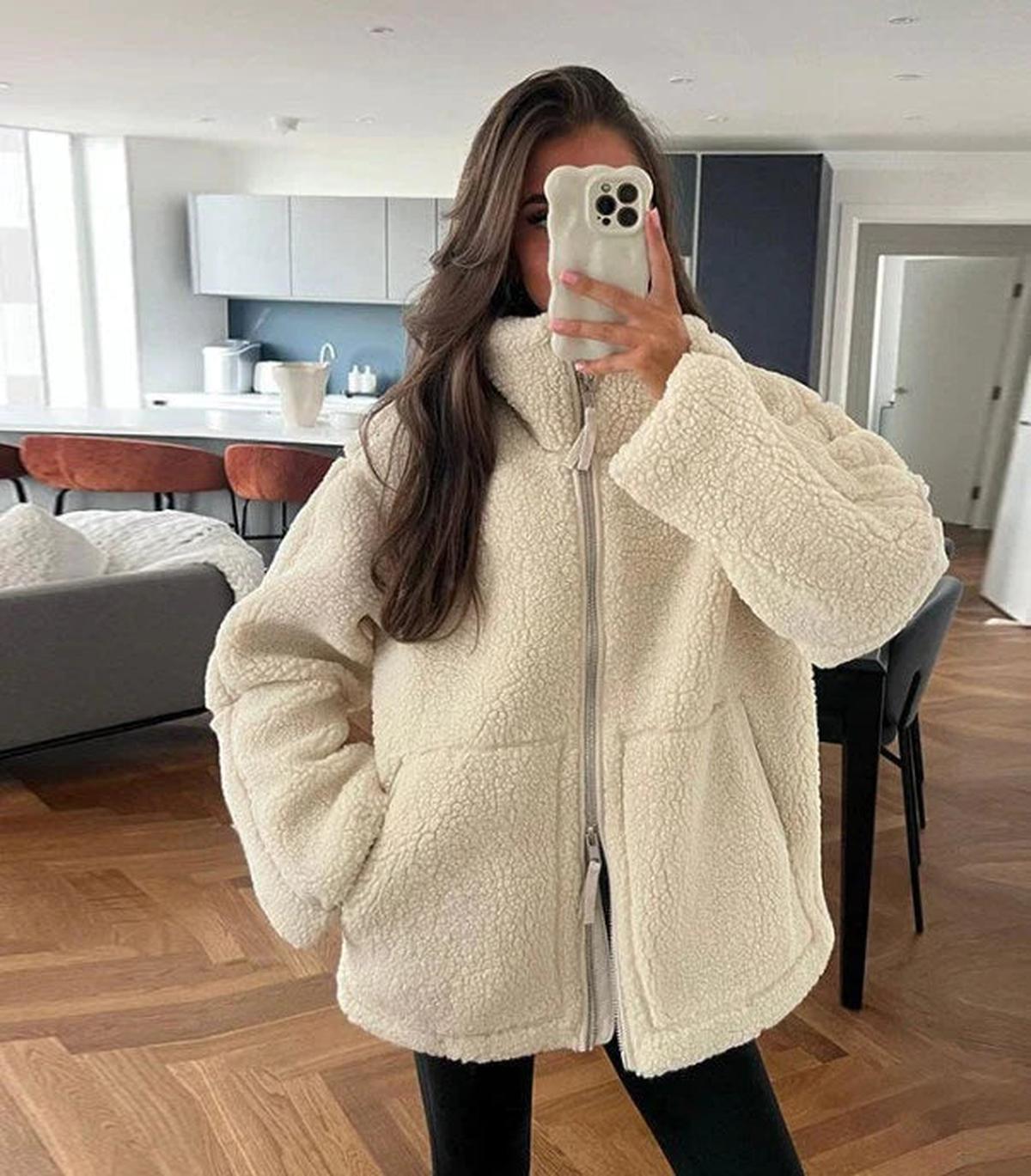 Women&#39;s Oversized Wool Jacket With Stand-Up Collar