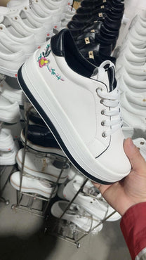 Women&#39;s Platform Sneakers With Sporty Design