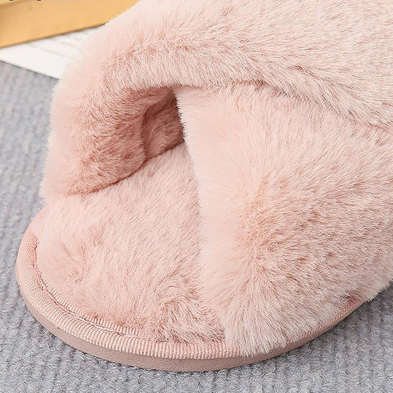 Women&#39;s Plush Indoor Slippers With Non-Slip Soles
