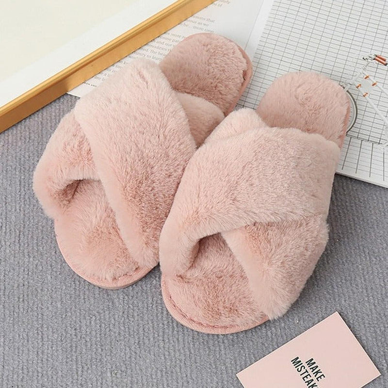 Women&#39;s Plush Indoor Slippers With Non-Slip Soles