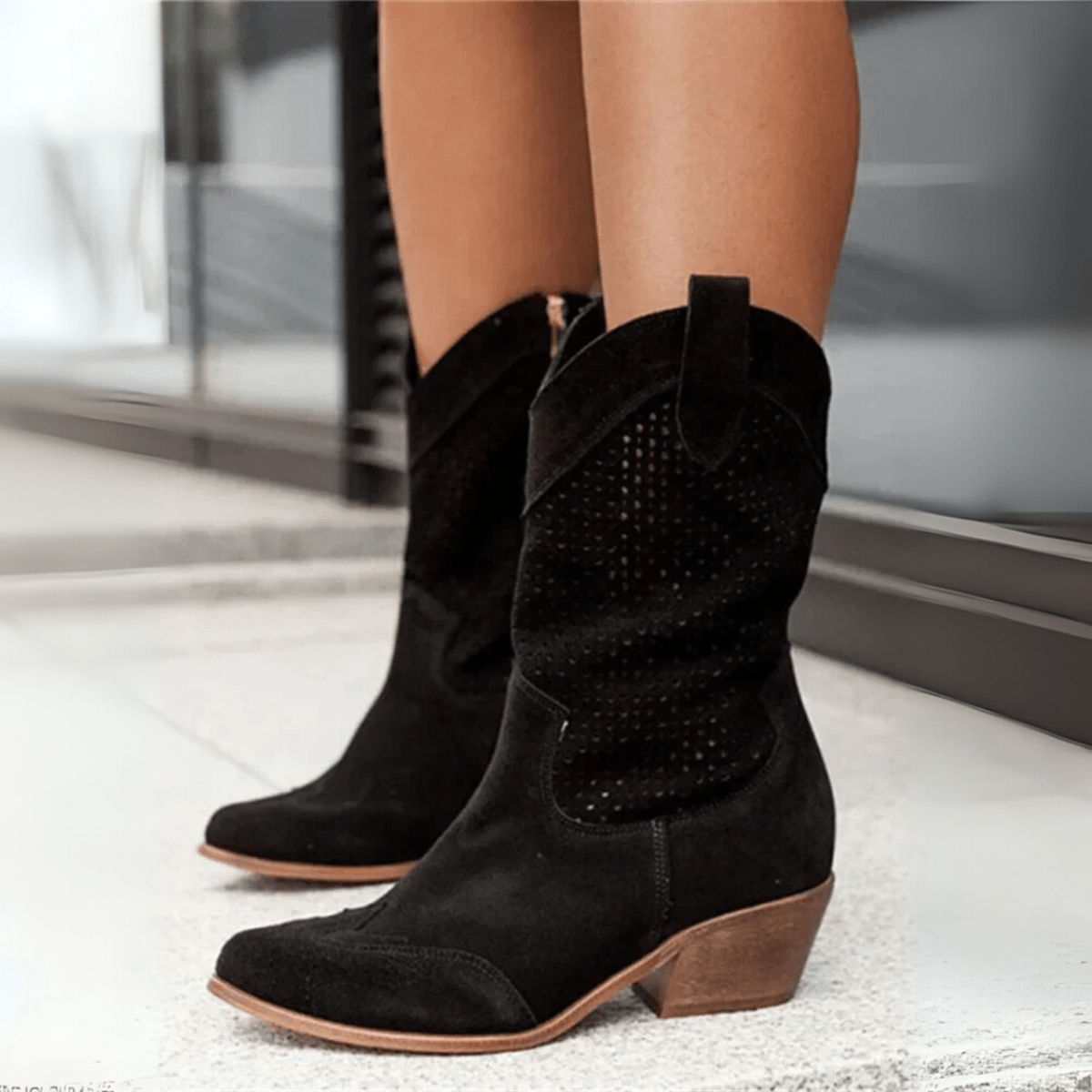 Black / 9