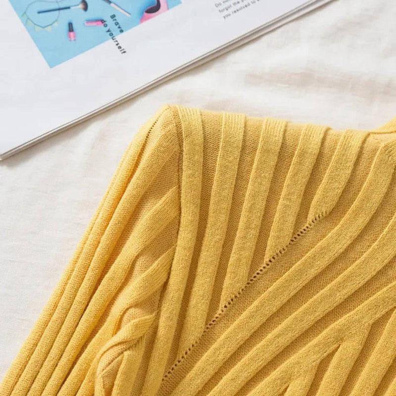 Women&#39;s Roll-Neck Jumper With Long Sleeves - Warm And Versatile