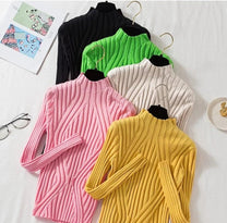 Women&#39;s Roll-Neck Jumper With Long Sleeves - Warm And Versatile