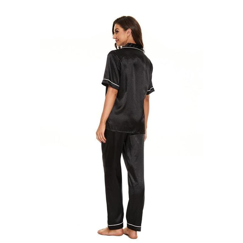 Women&#39;s Satin Pajama Set With Adjustable Straps