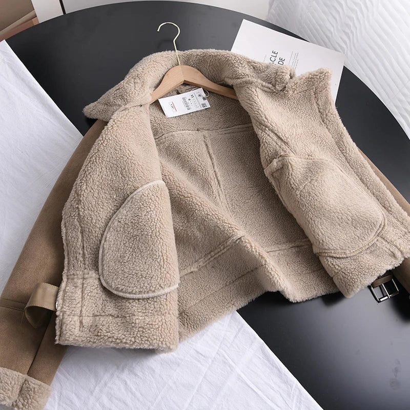 Women&#39;s Sherpa Lined Leather Jacket With Ribbed Cuffs