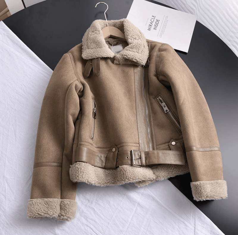 Women&#39;s Sherpa Lined Leather Jacket With Ribbed Cuffs