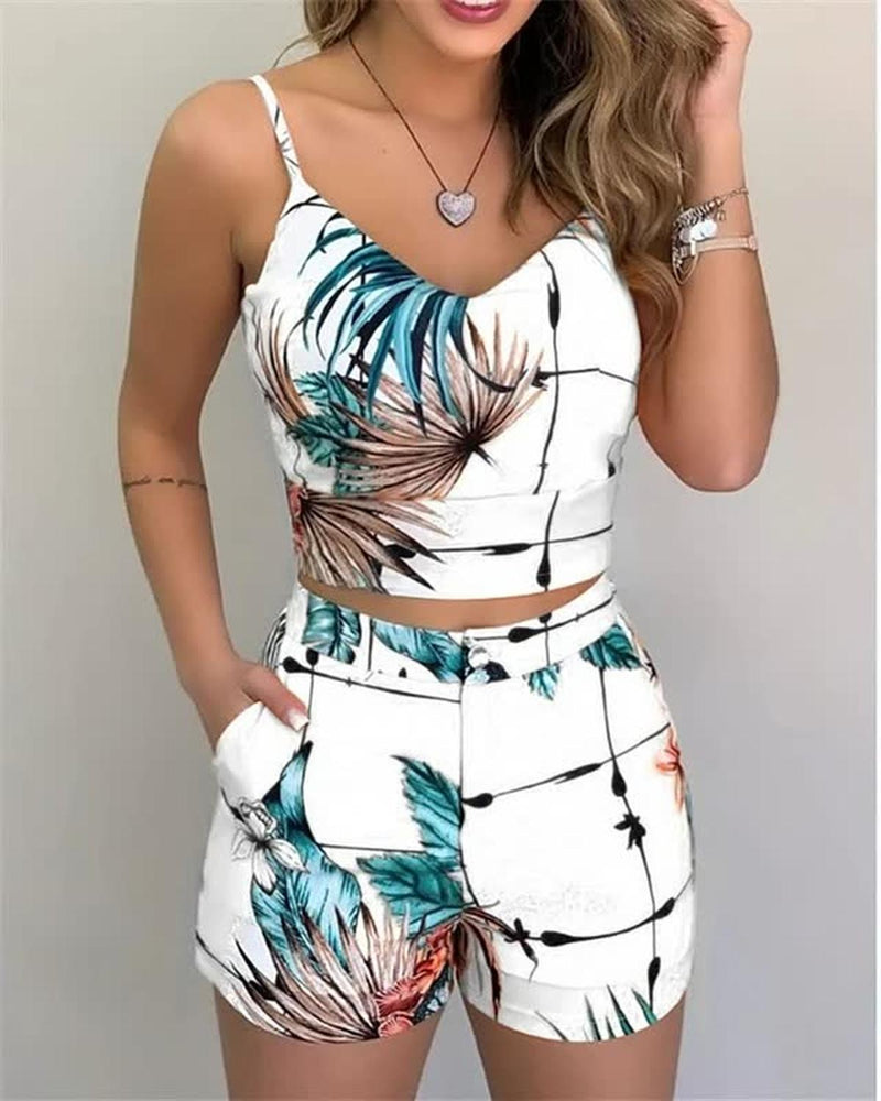 Women&#39;s Sleeveless Crop Top And Shorts Set