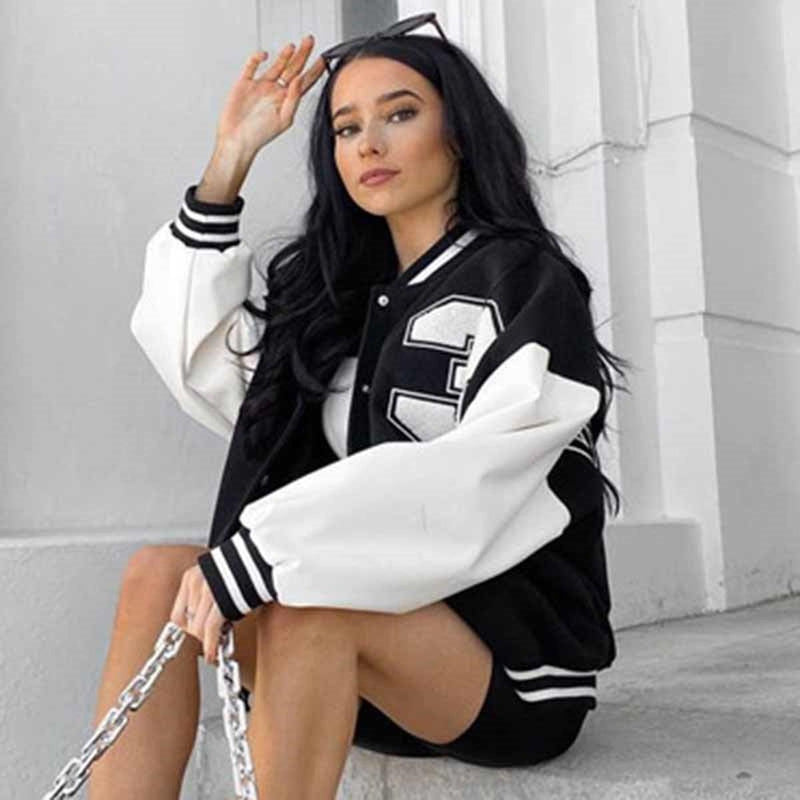 Women&#39;s Sporty Baseball Jacket With Classic Design