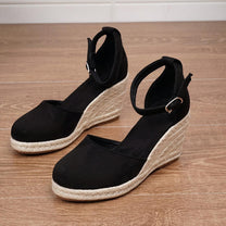 Women&#39;s Strappy Flat Sandals