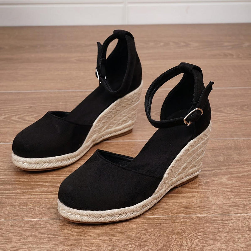 Women&#39;s Strappy Flat Sandals