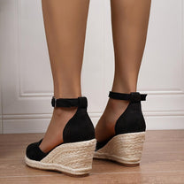 Women&#39;s Strappy Flat Sandals