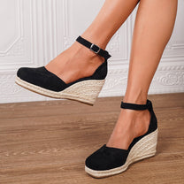 Women&#39;s Strappy Flat Sandals