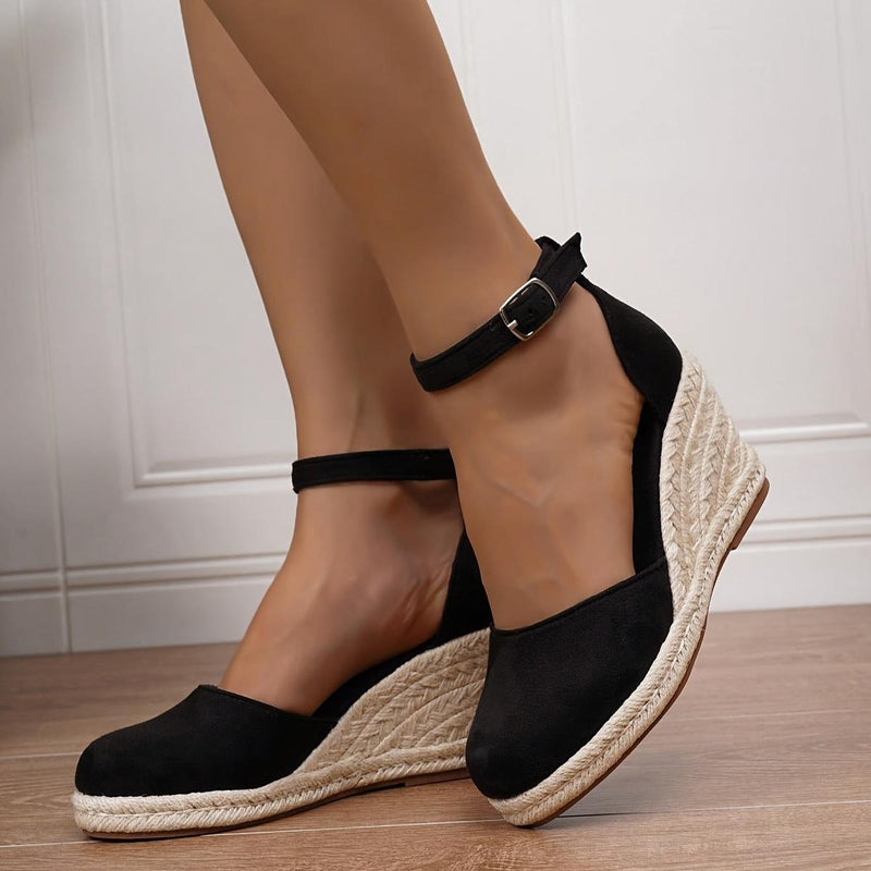 Women&#39;s Strappy Flat Sandals