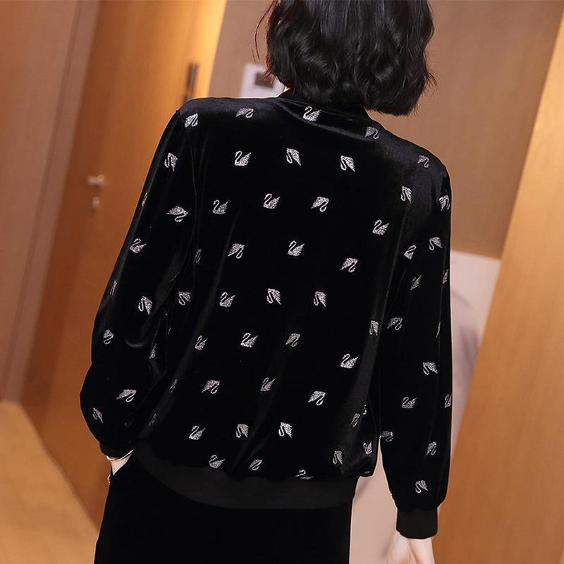 Women&#39;s Stylish Jacket With Functional Pockets