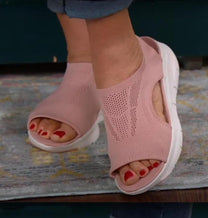 Women&#39;s Summer Sandals With Cushioned Sole And Adjustable Strap