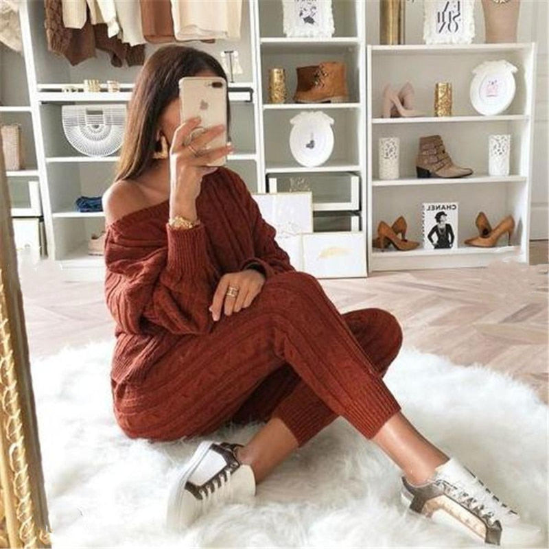 Women&#39;s Sweater And Pants Set