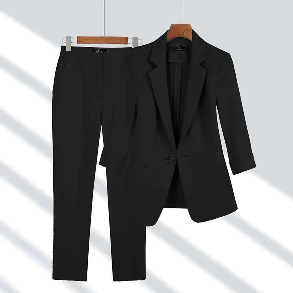 Women&#39;s Tailored Blazer And Trousers Suit