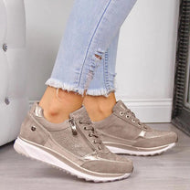 Women&#39;s Textured Panel Zipper Walking Sneakers