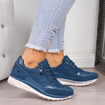 Women&#39;s Textured Panel Zipper Walking Sneakers