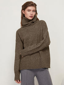 Women&#39;s Turtleneck Sweater Regular Fit
