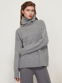 Women&#39;s Turtleneck Sweater Regular Fit