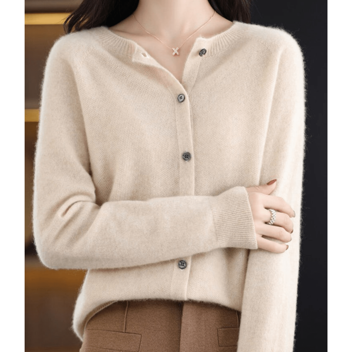 Women&#39;s V-Neck Cardigan Pullover With Button Details
