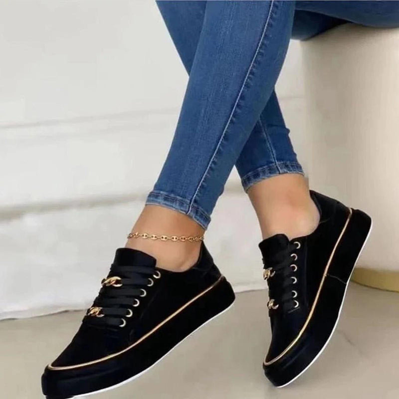 Women&#39;s White Low-Top Trainers With Gold Accent