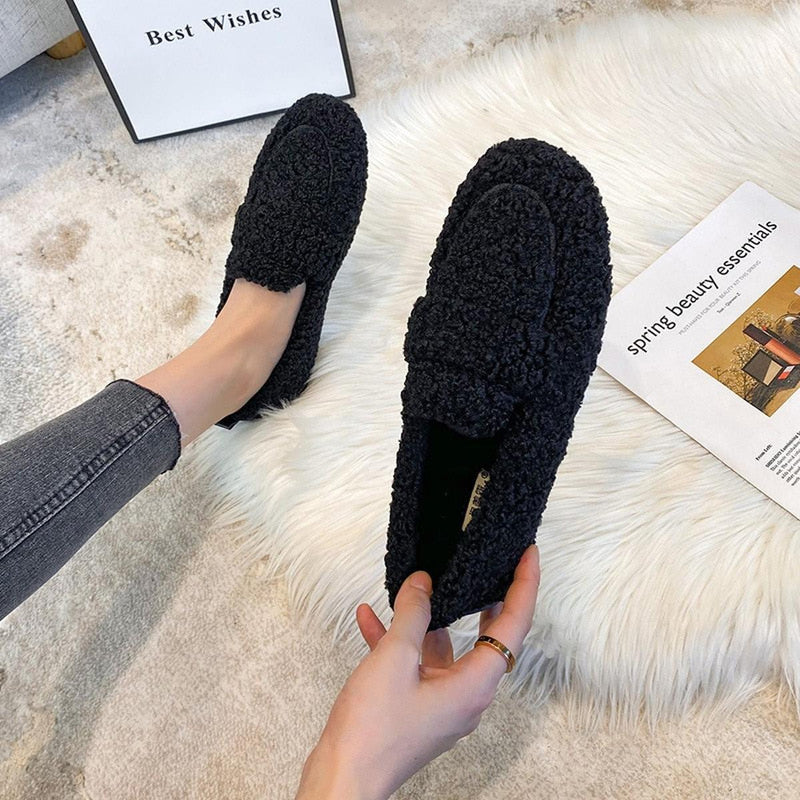 Women&#39;s Winter Slippers With Slip-Resistant Sole And Breathable Material